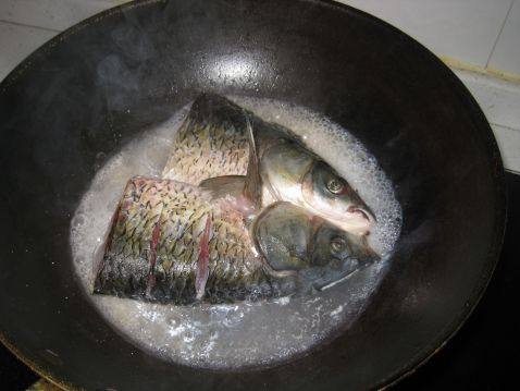 鲜黄豆焖鱼步骤4
