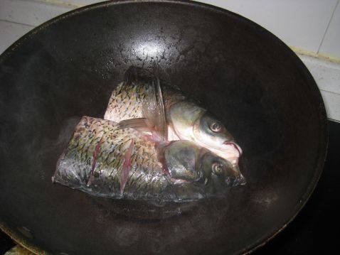 鲜黄豆焖鱼步骤3