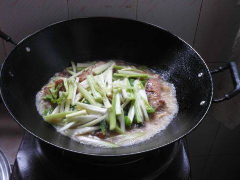 西芹草鱼块步骤5