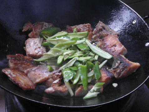 西芹草鱼块步骤4
