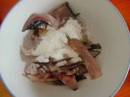 葱香麻辣鱼块步骤1