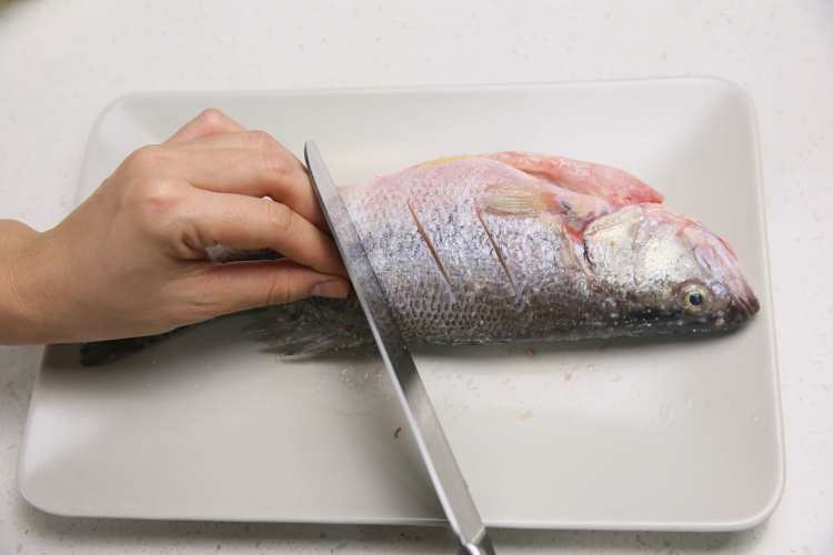 daogrs食谱之清蒸鲈鱼步骤4
