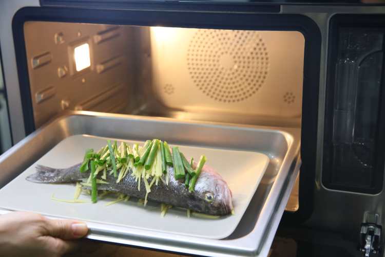 daogrs食谱之清蒸鲈鱼步骤7