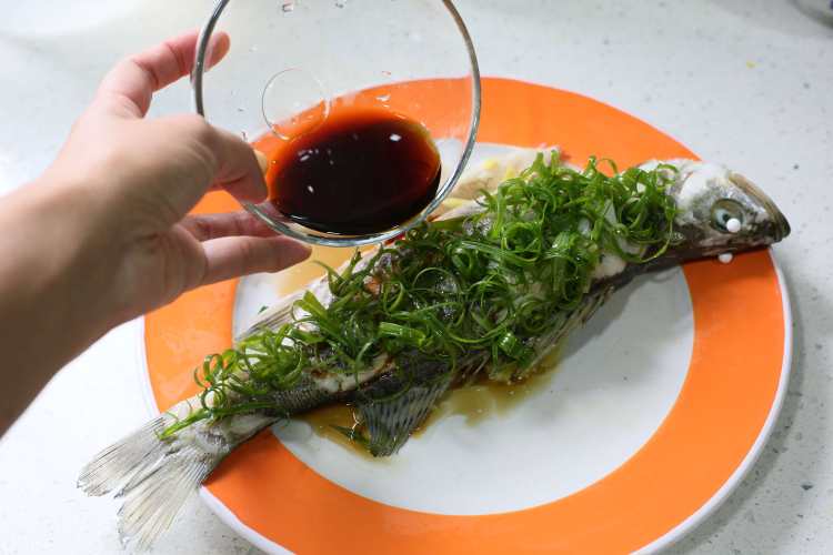 daogrs食谱之清蒸鲈鱼步骤13