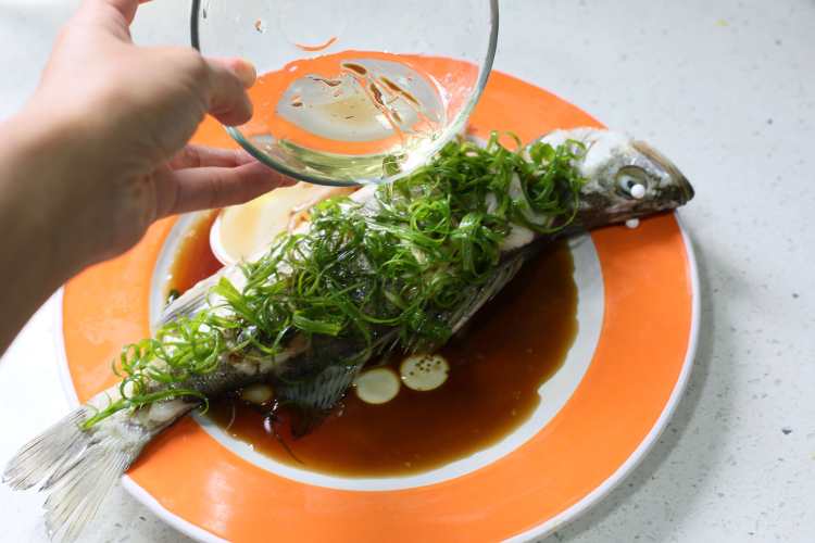 daogrs食谱之清蒸鲈鱼步骤14