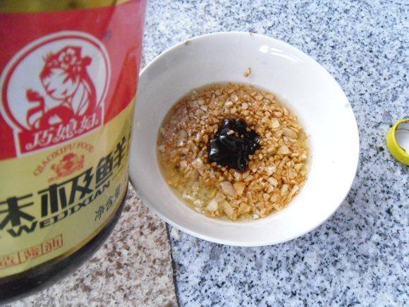 蒜油鲈鱼步骤9