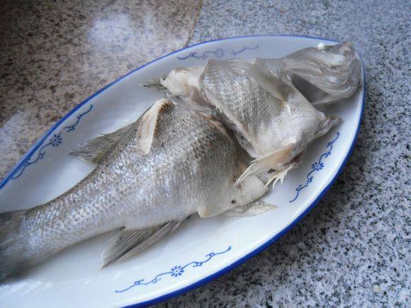 蒜油鲈鱼步骤12