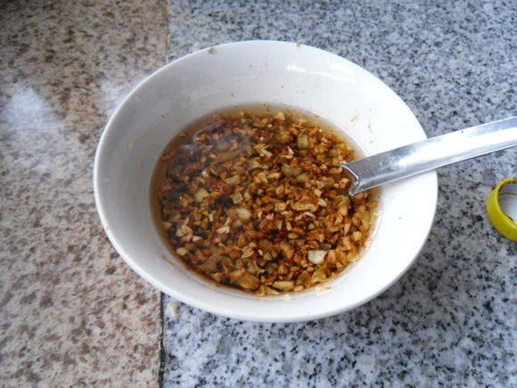 蒜油鲈鱼步骤11