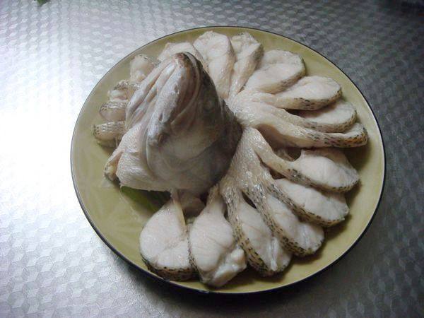 清蒸孔雀开屏鱼步骤7