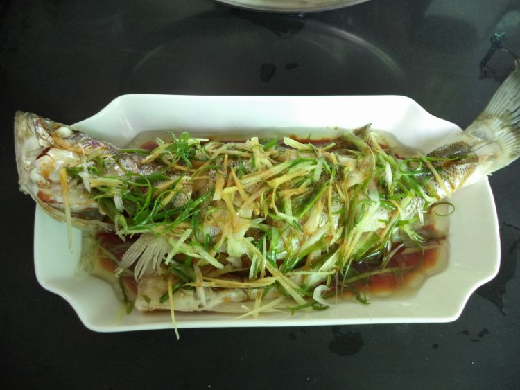 舌尖2美食 清蒸鲈鱼步骤13
