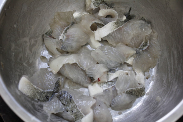 鲈鱼煮饭步骤2