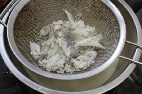 鲈鱼煮饭步骤5