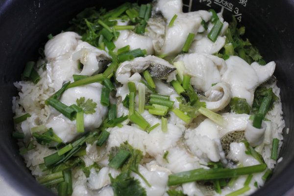 鲈鱼煮饭步骤8