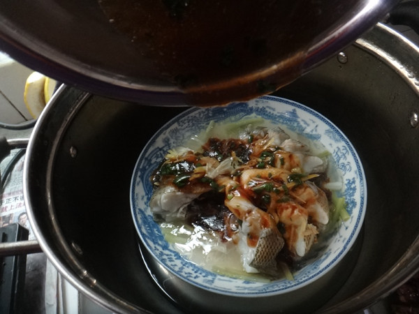蒸开屏鱼步骤8