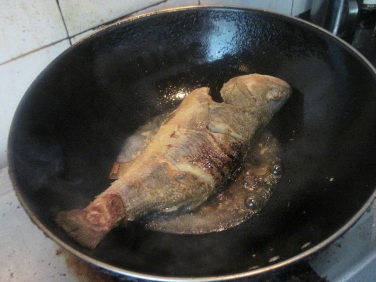 豆腐炒鲈鱼步骤6
