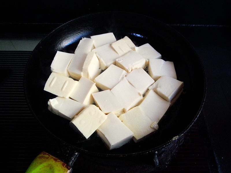 紫苏豆腐炖带鱼步骤2