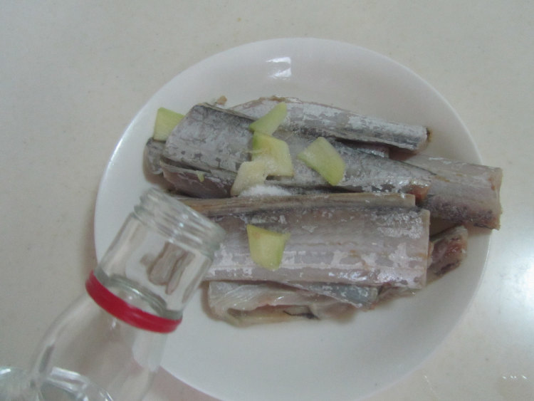 干炸带鱼步骤2