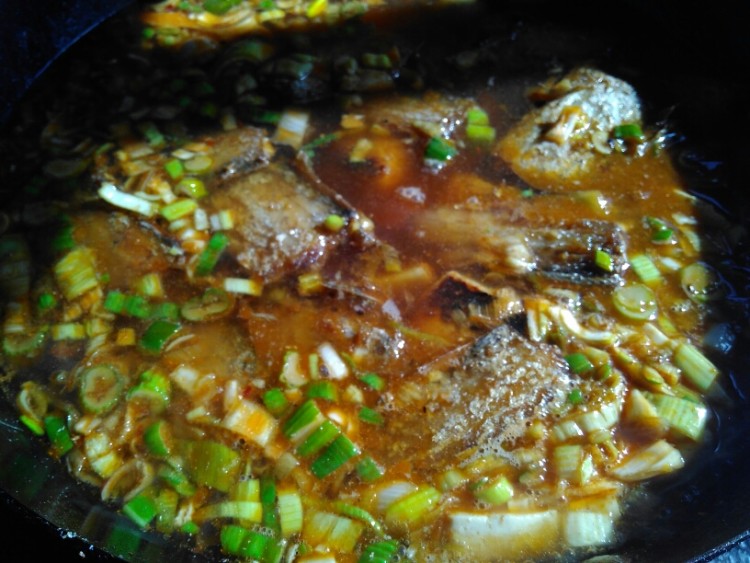腊八蒜带鱼烧豆腐步骤5