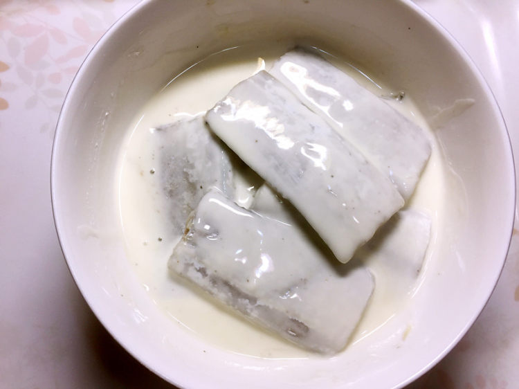 炸五香带鱼步骤6