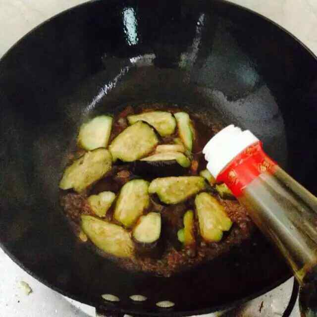 红烧茄子配刀鱼步骤11