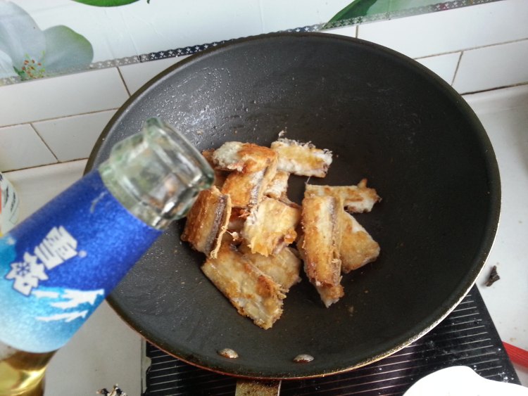 啤酒炖带鱼步骤4