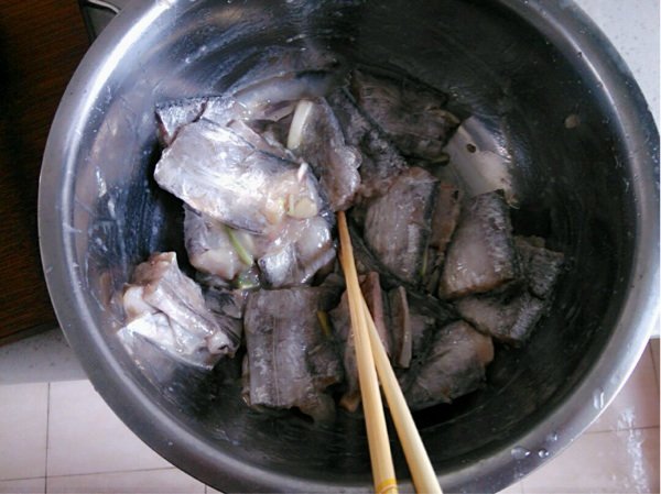 红焖带鱼步骤3