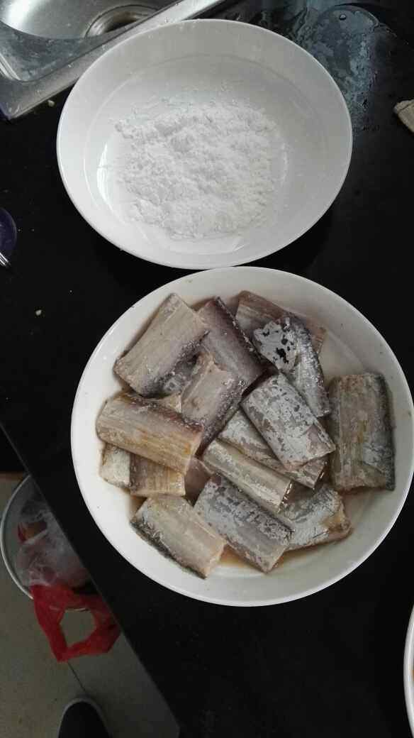 豆腐炖带鱼步骤1