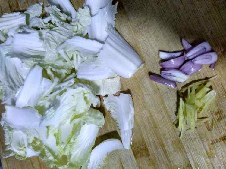 刀鱼扒白菜步骤4