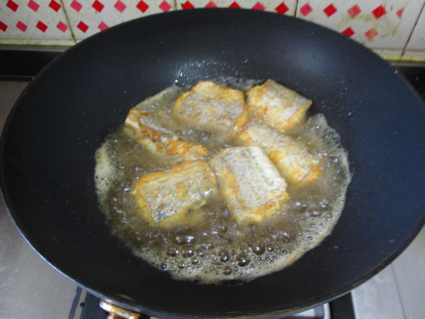 带鱼烧木耳豆腐步骤8