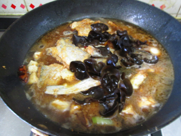带鱼烧木耳豆腐步骤13