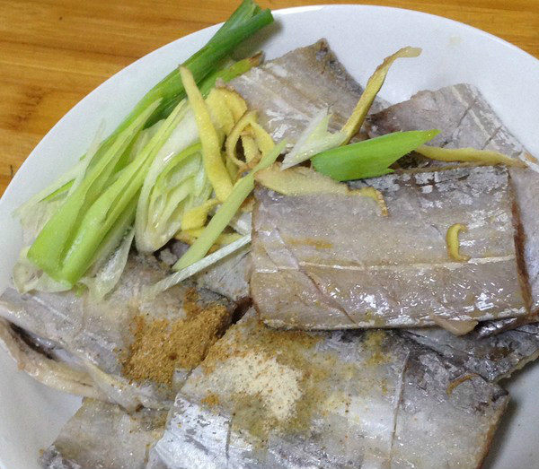 五香酥炸带鱼步骤4