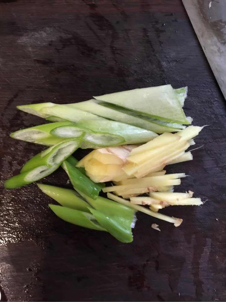 蕃茄酥焖带鱼步骤3