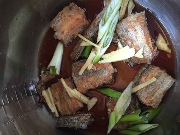蕃茄酥焖带鱼步骤4
