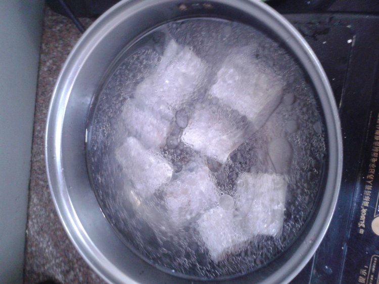 带鱼卷心菜煮米粉步骤4