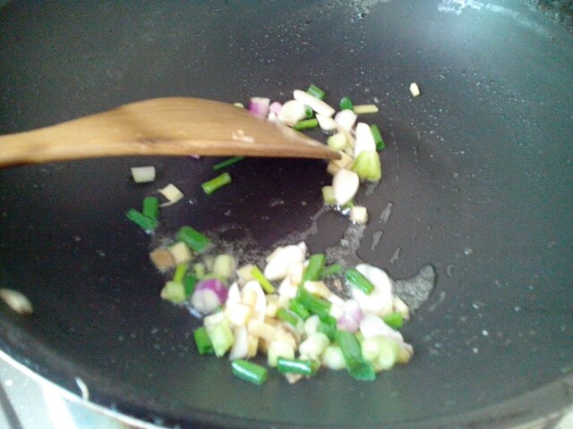 农家椒香炒带鱼步骤4