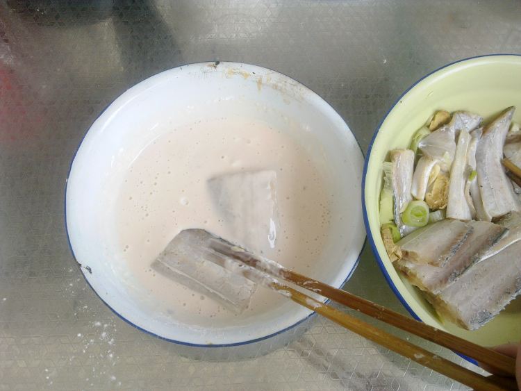 孜然干炸带鱼步骤5