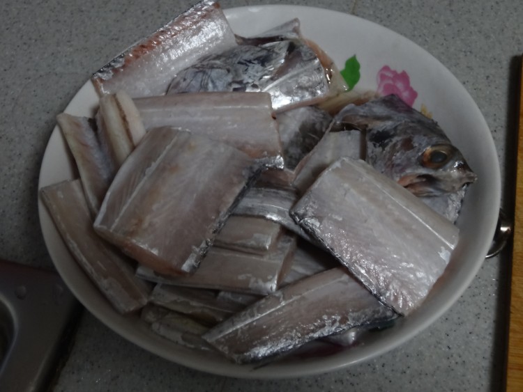 干煎带鱼步骤1