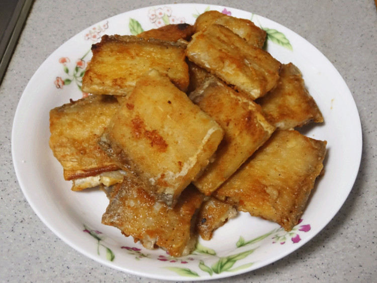 干煎带鱼步骤7