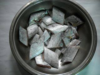 蒜香剁椒烹带鱼步骤1