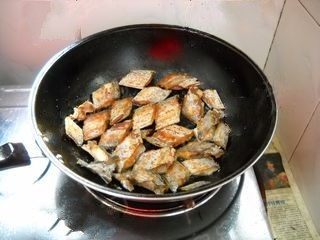 蒜香剁椒烹带鱼步骤5