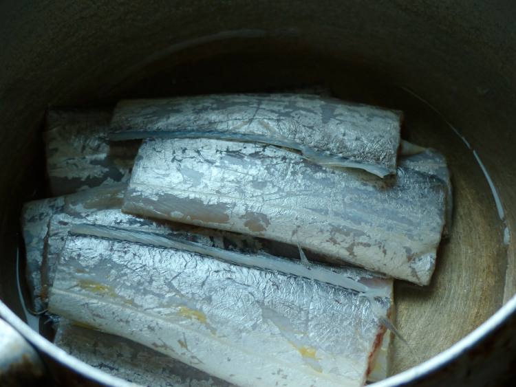 香煎茄汁带鱼步骤1