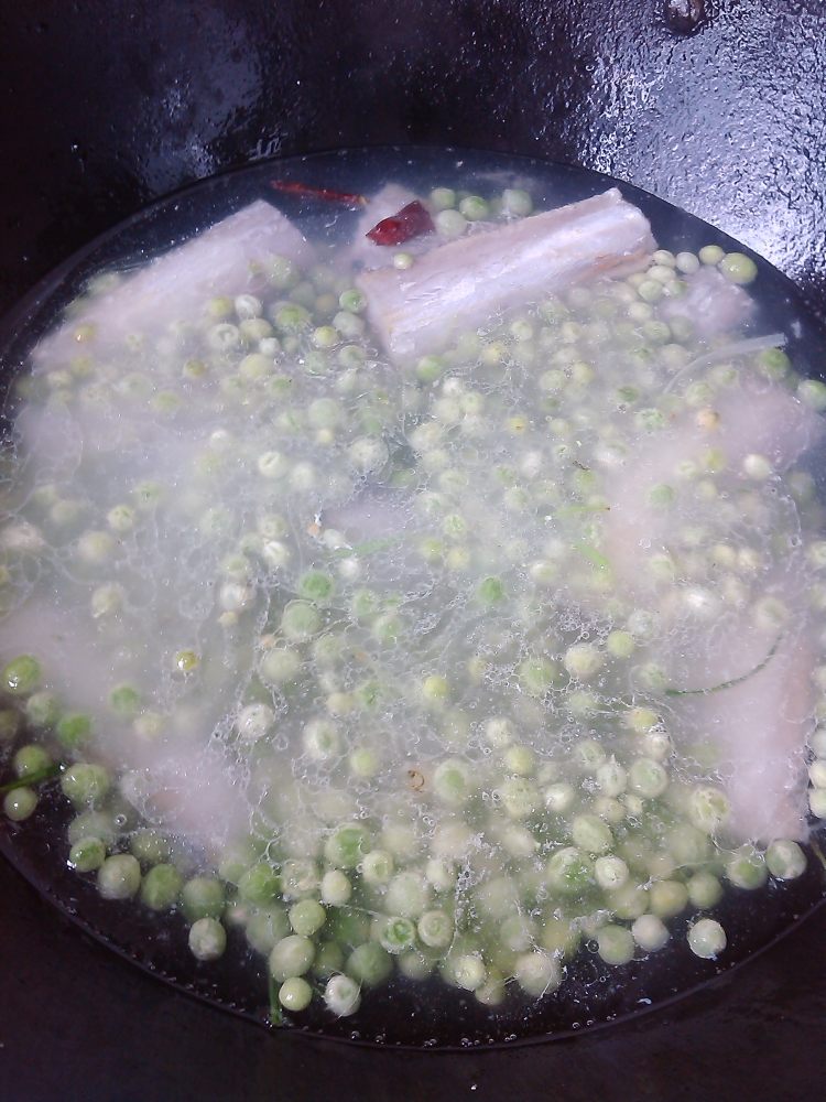 豌豆烧带鱼步骤4