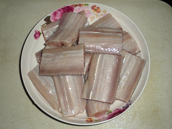 鲜菇蒜蓉酱烧带鱼步骤2