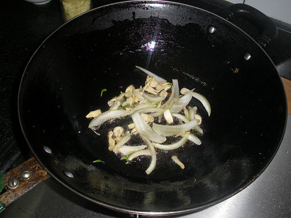 鲜菇蒜蓉酱烧带鱼步骤9