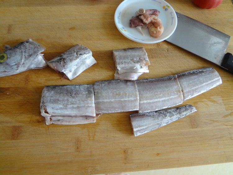 香菇炖带鱼步骤2