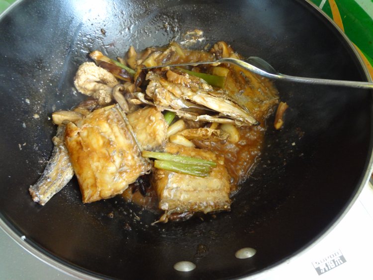 香菇炖带鱼步骤11