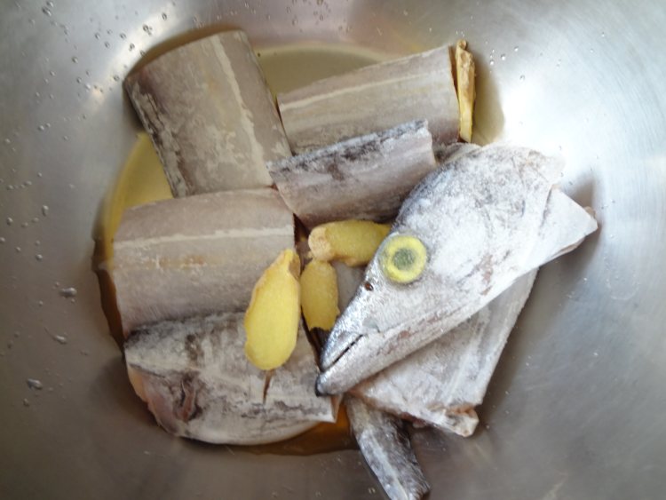 香菇炖带鱼步骤3