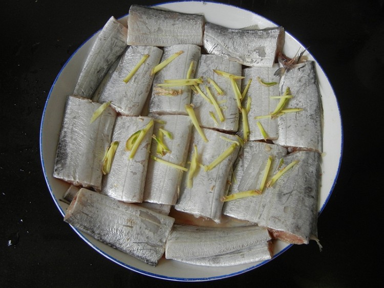 豆豉蒸带鱼步骤3