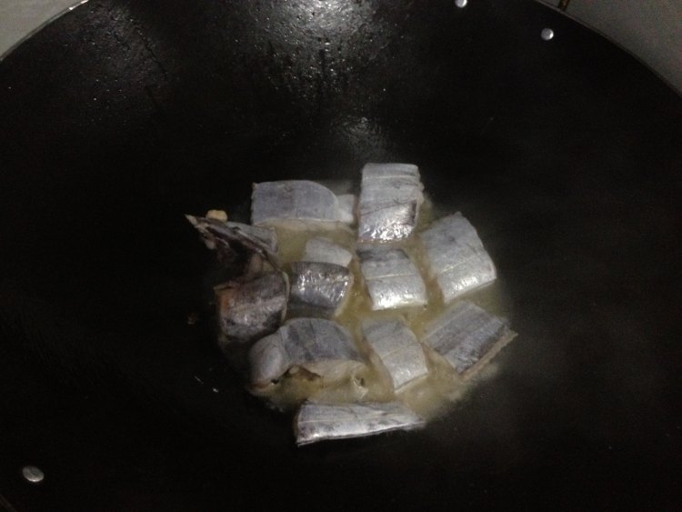 香葱焖带鱼步骤5