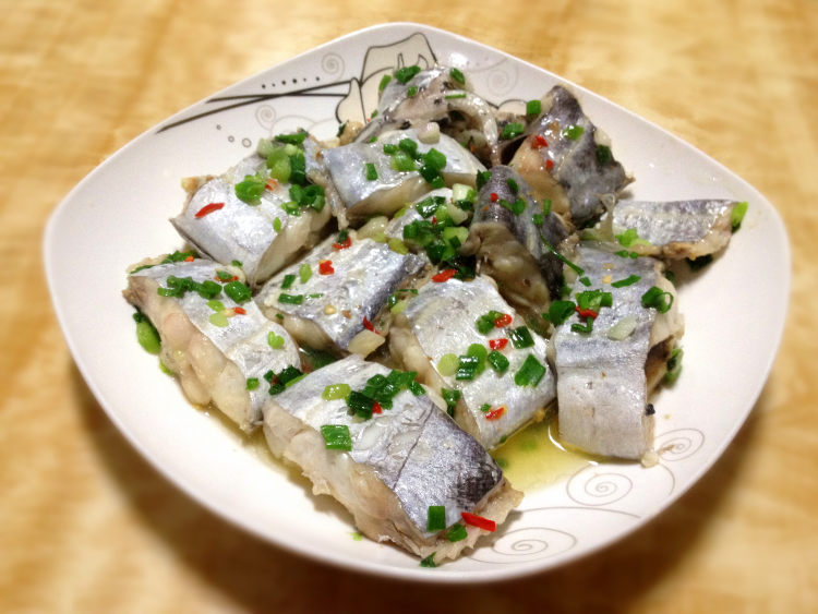 香葱焖带鱼步骤7